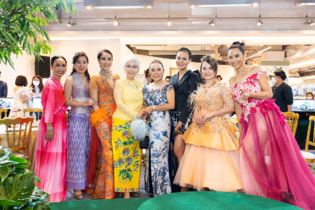 beauty-gems-the-extravaganza-of-thainess-เสน่ห์และความงดงามของผ้าไทย-สุดเลอค่าเครื่องประดับอัญมณี